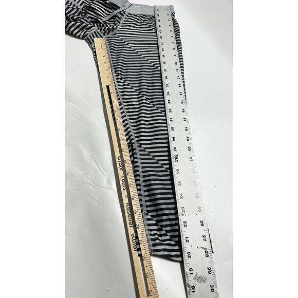 NIKE Dri Fit Capri Leggings Womens Size S Gray Stripe Athleisure Running Gym - Picture 7 of 8